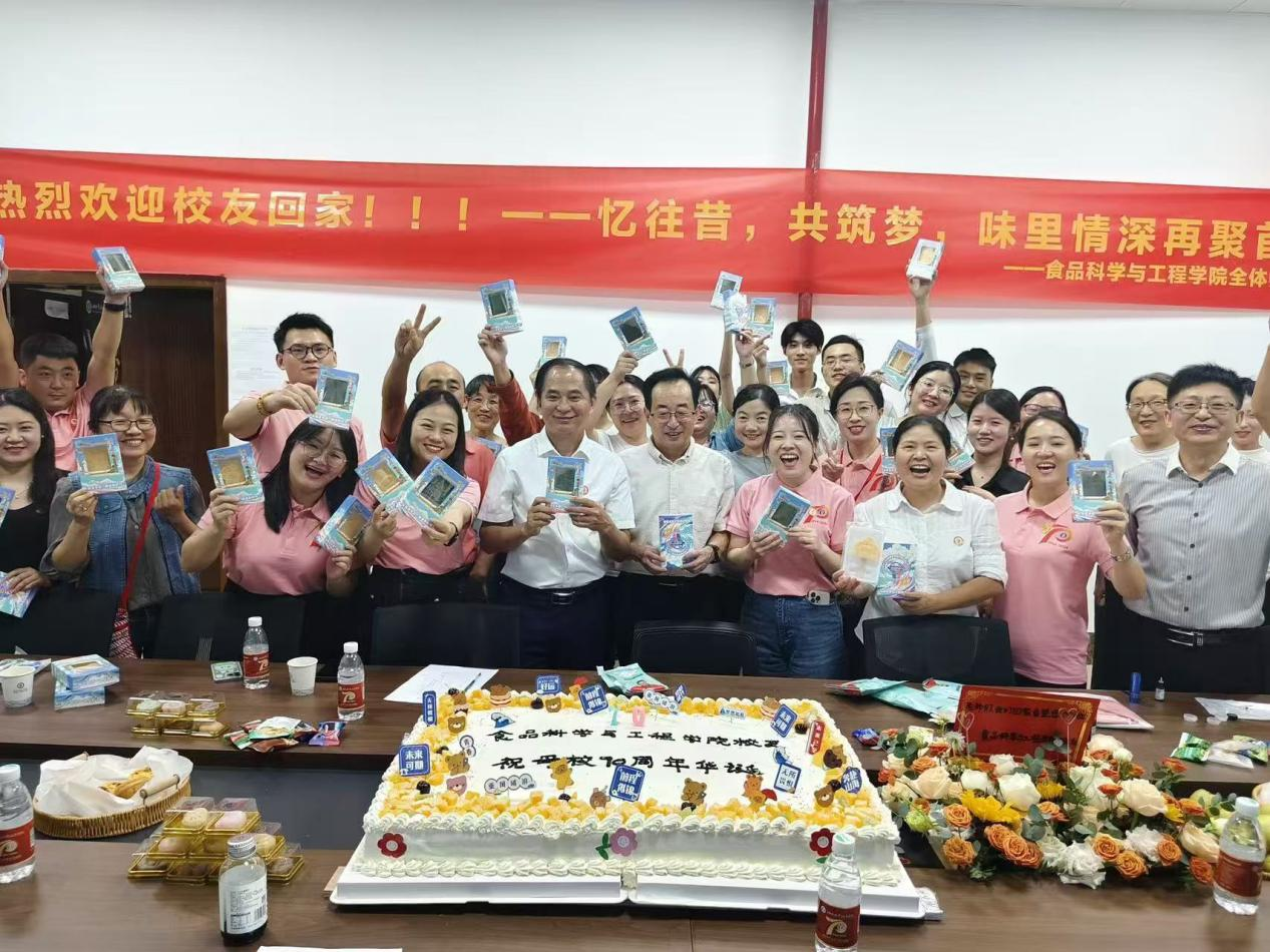 pg电子官方网站热烈欢迎校友回家!忆往昔,共同筑梦